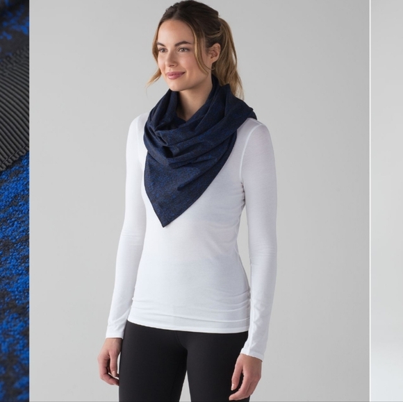 NWOT Lululemon Vinyasa Scarf - black with blue - Picture 9 of 11